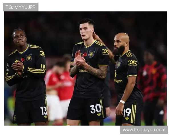 曼联2-2热刺：阿莫林战术改革见成效，但锋线选择仍存隐患。